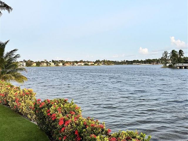 Дом в аренду по адресу 6801 NW 113th Ct - фото 5960028