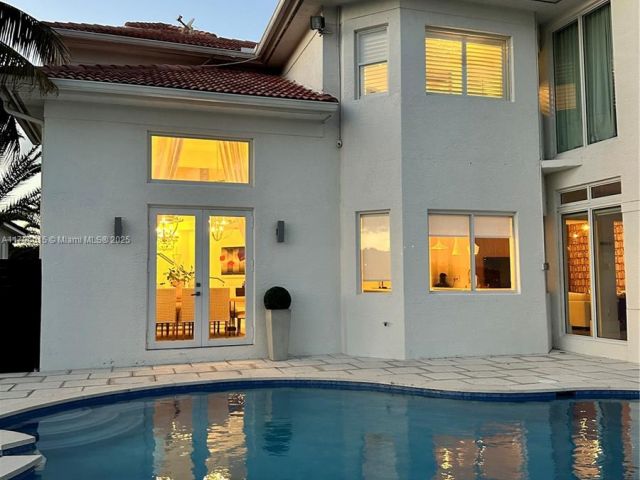 Дом в аренду по адресу 6801 NW 113th Ct - фото 5960030