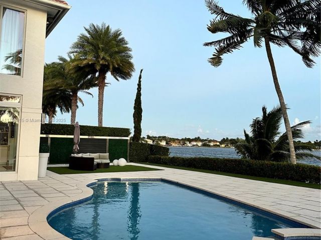 Дом в аренду по адресу 6801 NW 113th Ct - фото 5960032