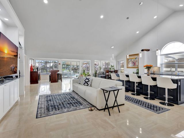 Продажа дома по адресу 2354 Saratoga Bay Drive - фото 6762750