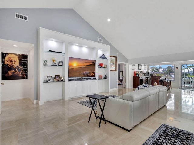 Продажа дома по адресу 2354 Saratoga Bay Drive - фото 6762751