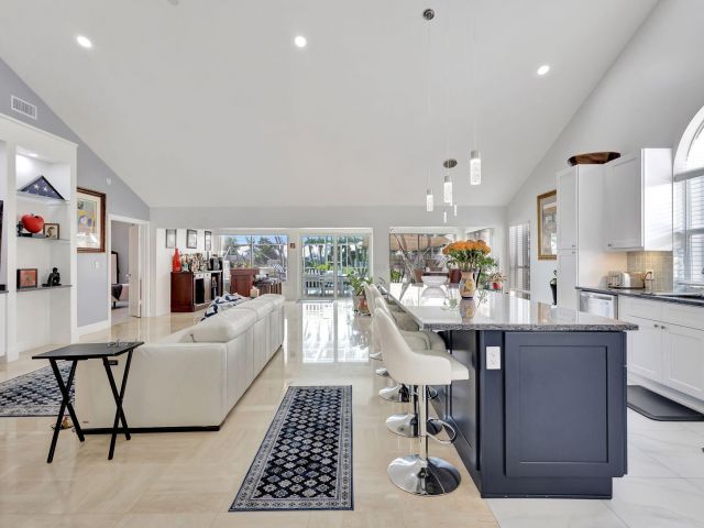 Продажа дома по адресу 2354 Saratoga Bay Drive - фото 6762752