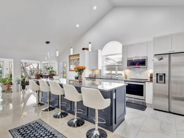 Продажа дома по адресу 2354 Saratoga Bay Drive - фото 6762753