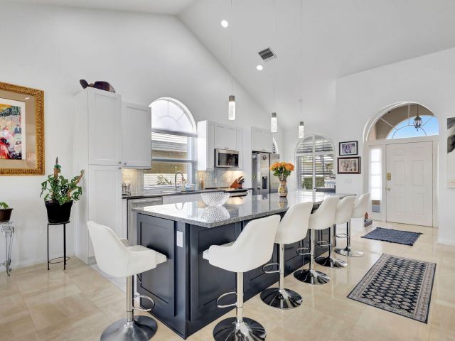 Продажа дома по адресу 2354 Saratoga Bay Drive - фото 6762754