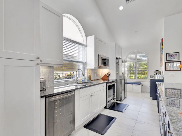 Продажа дома по адресу 2354 Saratoga Bay Drive - фото 6762755