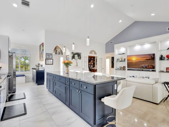 Продажа дома по адресу 2354 Saratoga Bay Drive - фото 6762756