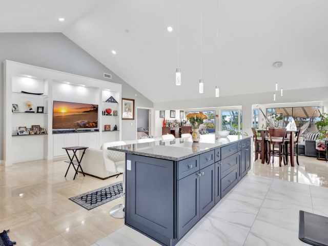 Продажа дома по адресу 2354 Saratoga Bay Drive - фото 6762757