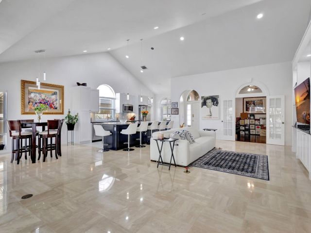 Продажа дома по адресу 2354 Saratoga Bay Drive - фото 6762764