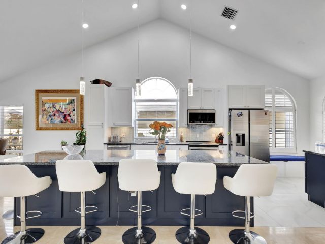 Продажа дома по адресу 2354 Saratoga Bay Drive - фото 6762766