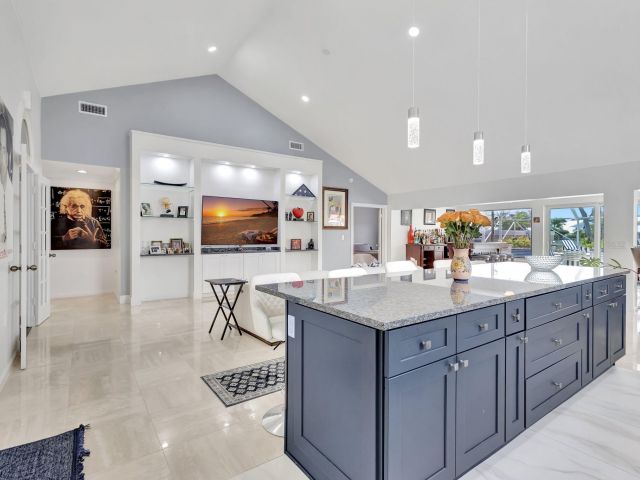 Продажа дома по адресу 2354 Saratoga Bay Drive - фото 6762768