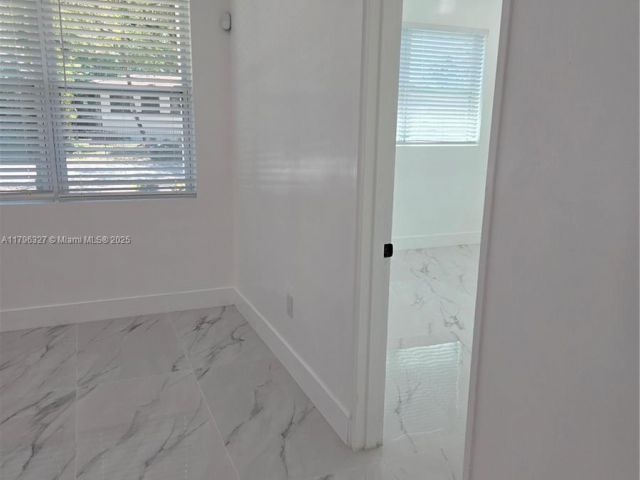 Дом в аренду по адресу 987 NE 145th St - фото 5968619