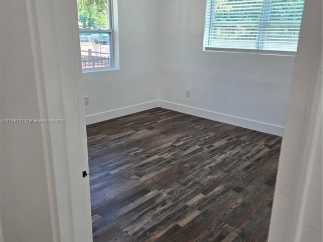 Дом в аренду по адресу 987 NE 145th St - фото 5968627