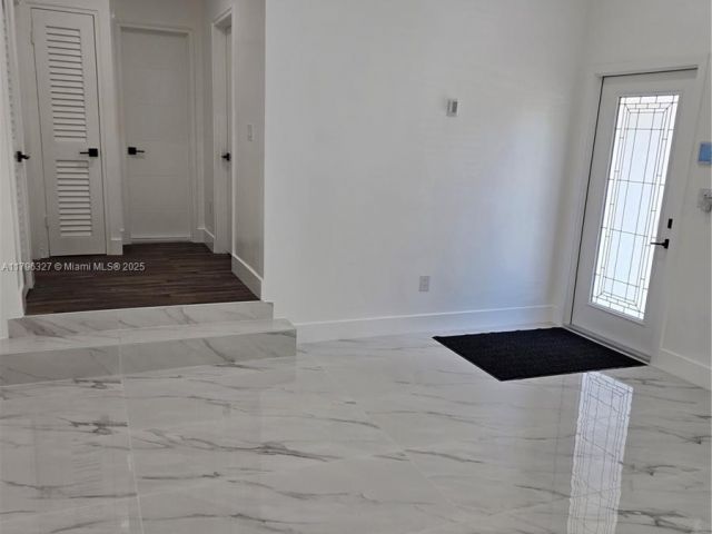 Дом в аренду по адресу 987 NE 145th St - фото 5968630