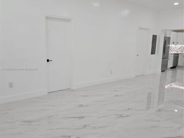 Дом в аренду по адресу 987 NE 145th St - фото 5968632