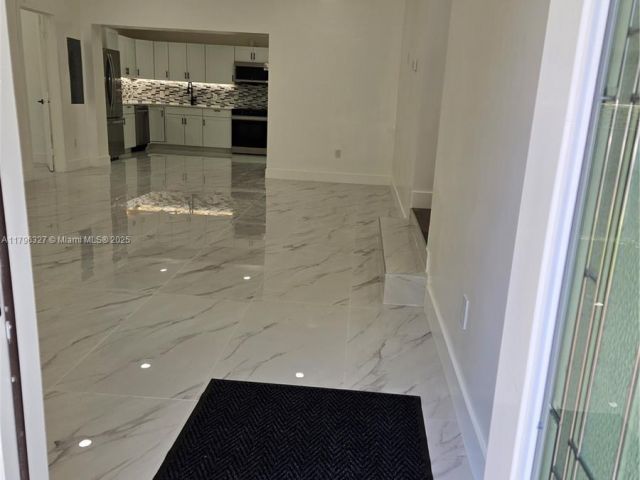 Дом в аренду по адресу 987 NE 145th St - фото 5968634