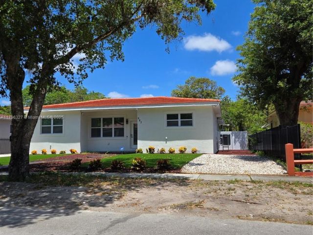 Дом в аренду по адресу 987 NE 145th St - фото 5968635