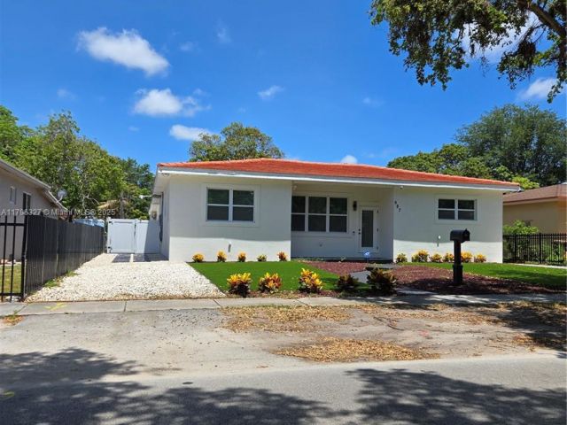 Дом в аренду по адресу 987 NE 145th St - фото 5968636