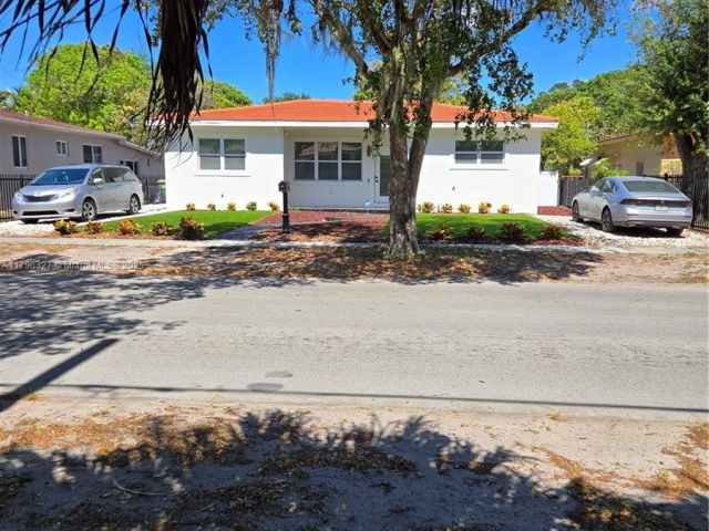 Дом в аренду по адресу 987 NE 145th St - фото 5968637