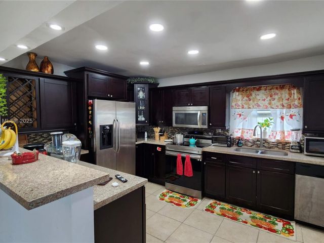 Продажа дома по адресу 6881 Sheridan St - фото 5964743