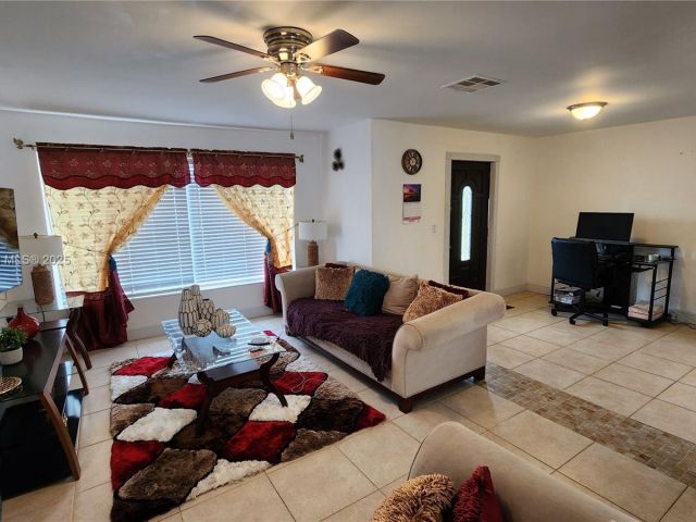 Продажа дома по адресу 6881 Sheridan St - фото 5964747