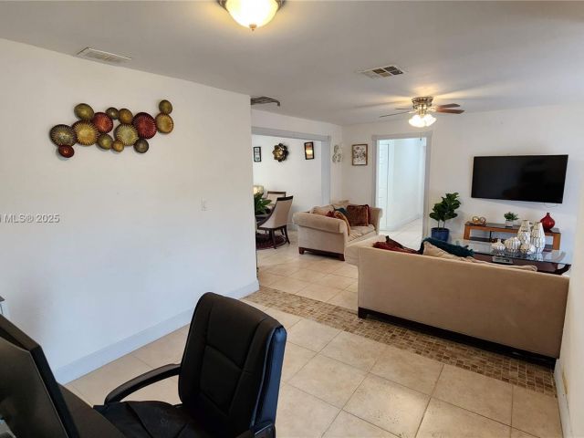 Продажа дома по адресу 6881 Sheridan St - фото 5964749