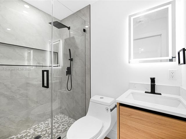 Продажа дома по адресу 5510 NE 18th Ave - фото 5965171