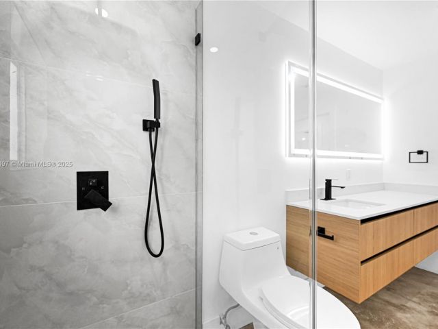 Продажа дома по адресу 5510 NE 18th Ave - фото 5965173