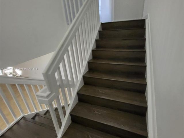 Дом в аренду по адресу 11729 SW 236th St - фото 6001487