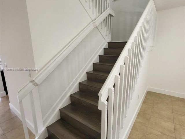 Дом в аренду по адресу 11729 SW 236th St - фото 6001488