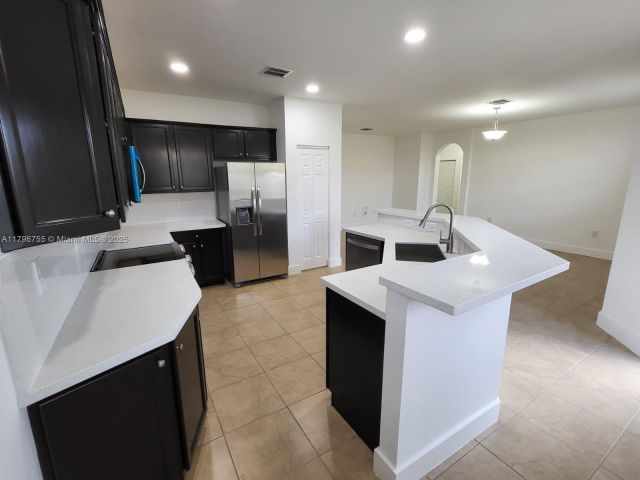 Дом в аренду по адресу 11729 SW 236th St - фото 6001493