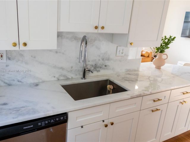 Продажа квартиры #3302 - фото 5965695