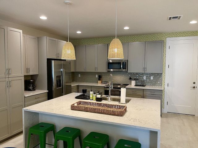 Дом в аренду по адресу 3860 Lambert Avenue - фото 5983471