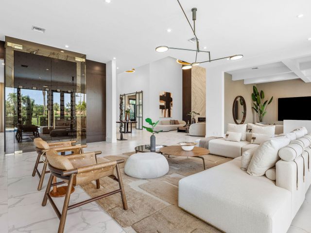 Продажа дома по адресу 1576 Thatch Palm Drive - фото 6226764