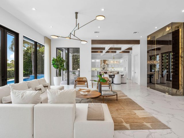 Продажа дома по адресу 1576 Thatch Palm Drive - фото 6226765