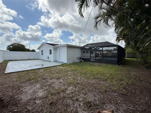 Продажа дома по адресу 20570 NW 1st Ct - фото 5970295