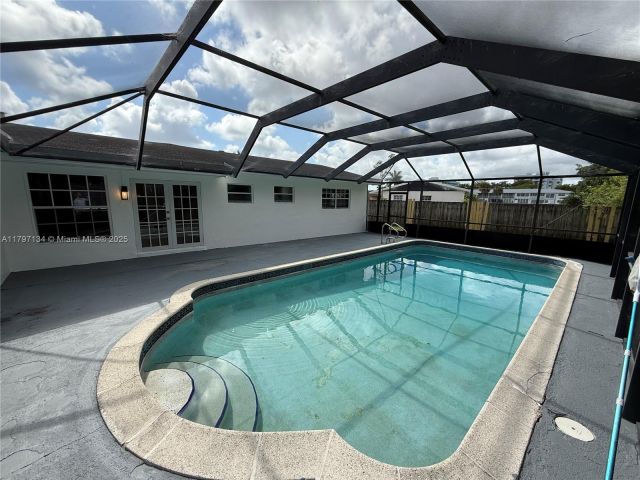 Продажа дома по адресу 20570 NW 1st Ct - фото 5970296