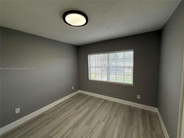 Продажа дома по адресу 20570 NW 1st Ct - фото 5970302