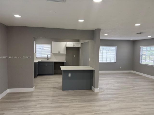 Продажа дома по адресу 20570 NW 1st Ct - фото 5970303