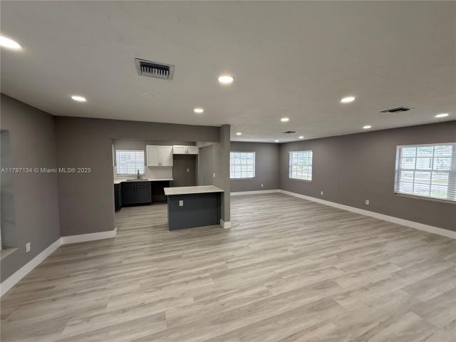 Продажа дома по адресу 20570 NW 1st Ct - фото 5970304