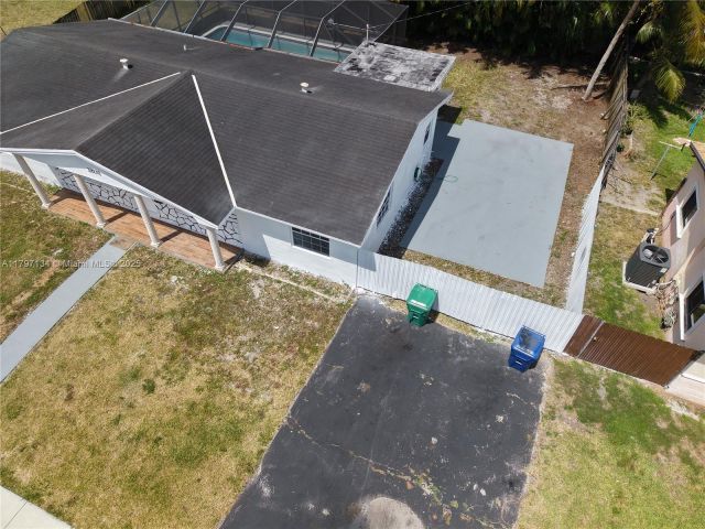 Продажа дома по адресу 20570 NW 1st Ct - фото 5970306