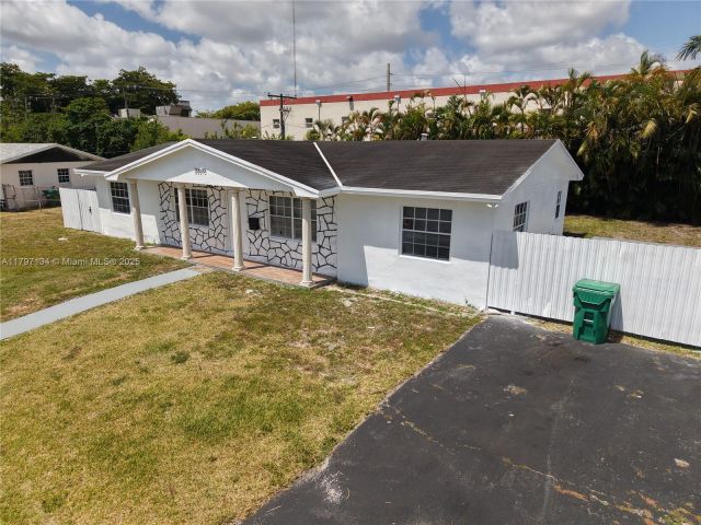 Продажа дома по адресу 20570 NW 1st Ct - фото 5970307