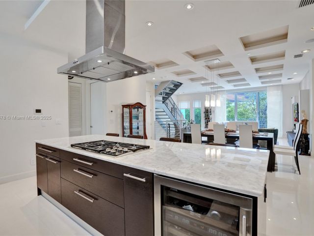 Продажа дома по адресу 2725 NE 1st St - фото 5965434