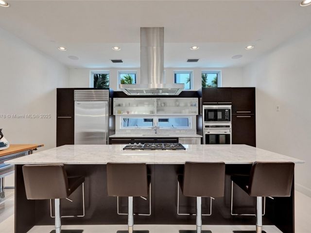 Продажа дома по адресу 2725 NE 1st St - фото 5965436