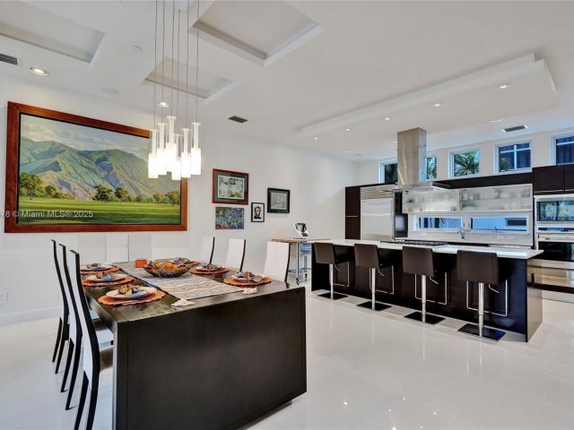 Продажа дома по адресу 2725 NE 1st St - фото 5965437