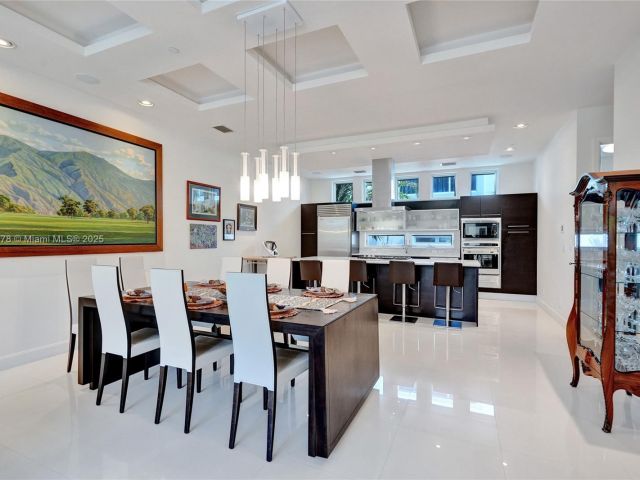 Продажа дома по адресу 2725 NE 1st St - фото 5965438