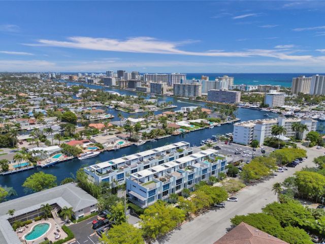 Продажа дома по адресу 2725 NE 1st St - фото 5965452