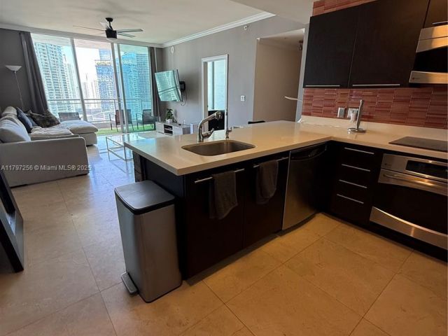 Продажа квартиры #3601 - фото 6869364