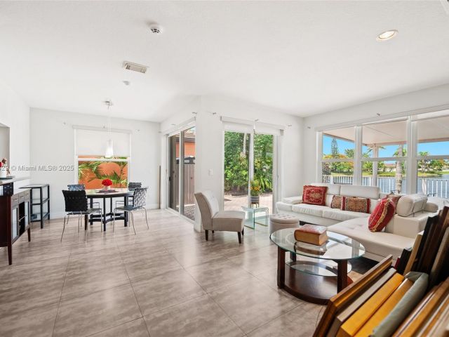 Продажа дома по адресу 7045 SW 161 PL - фото 6285330