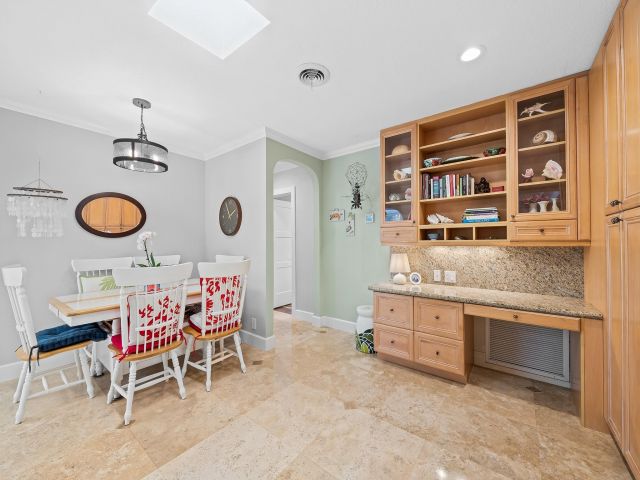 Продажа дома по адресу 3040 NE 46th St - фото 6051172