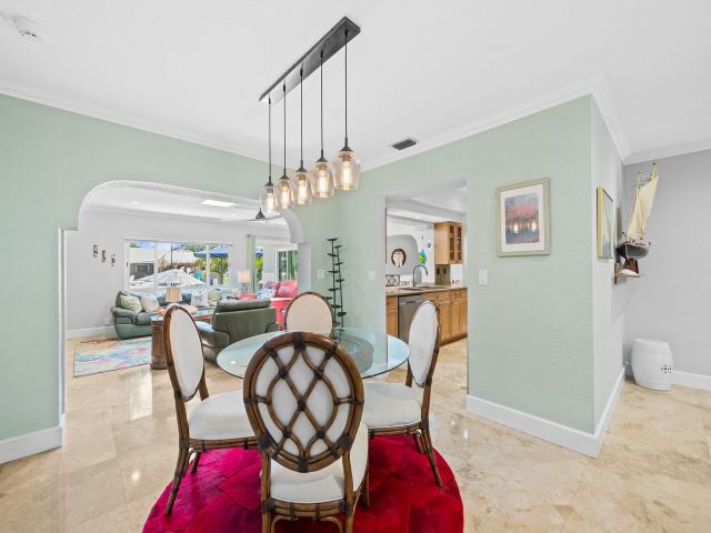 Продажа дома по адресу 3040 NE 46th St - фото 6051175